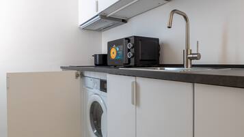 Macchina per tè/caffè, frigorifero, microonde, forno