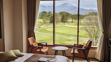 Quarto duplo luxo, 2 camas de solteiro, vista para o campo de golfe | Vista do quarto