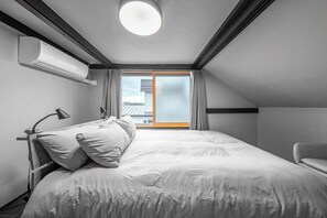 4 bedrooms, desk, iron/ironing board, free WiFi