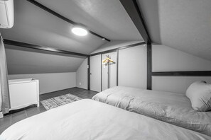 4 bedrooms, desk, iron/ironing board, free WiFi