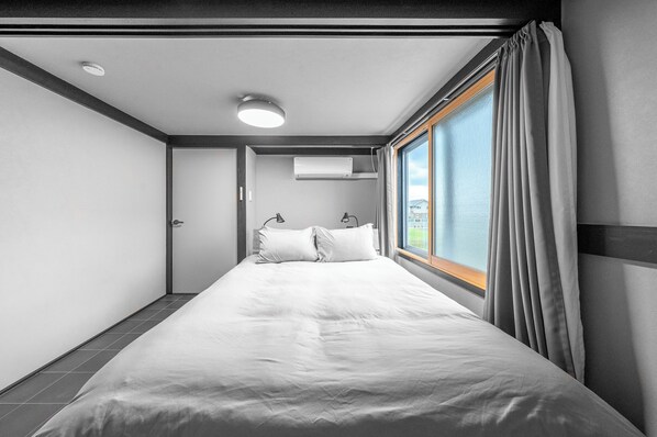 4 bedrooms, desk, iron/ironing board, free WiFi