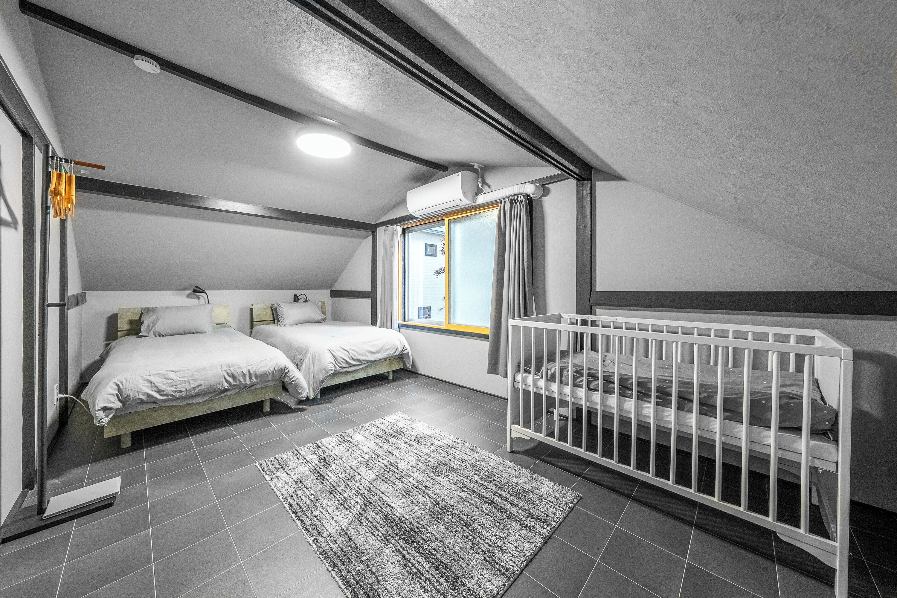 4 bedrooms, desk, iron/ironing board, free WiFi