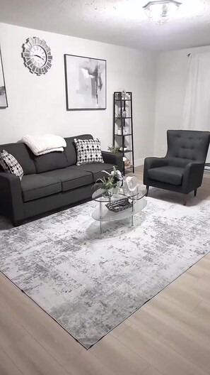 Smart TV, fireplace, books - New 2024 Home in Dieppe, NB (Dieppe)