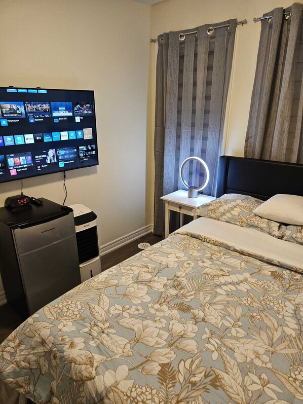 3 chambres, fer et planche à repasser, Wi-Fi, draps fournis