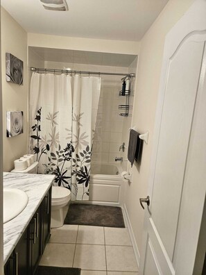 Towels, soap, toilet paper - Cozy clean, family sized house. (Cambridge)