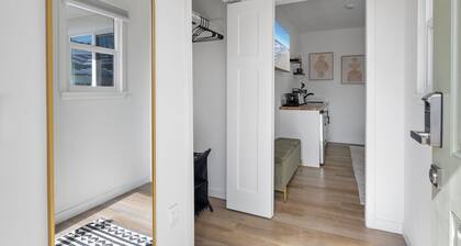 South Oceanside Bungalow 2 - Deluxe Queen Studio + Patio
