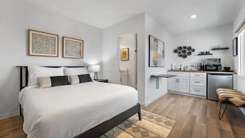 1 bedroom, desk, free WiFi, bed sheets