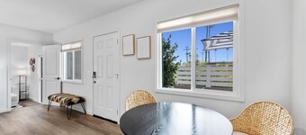South Oceanside Bungalow 11 - Luxury King Suite + Patio