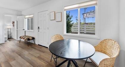 South Oceanside Bungalow 11 - Luxury King Suite + Patio