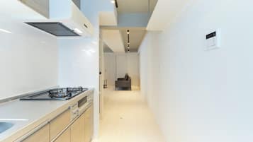 Apartment, Non Smoking (B) | Private kitchen | Fridge, microwave, stovetop, cookware/dishes/utensils