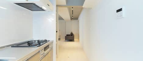 Appartamento, non fumatori (B) | Cucina privata | Frigorifero, microonde, piano cottura, pentole/stoviglie/utensili