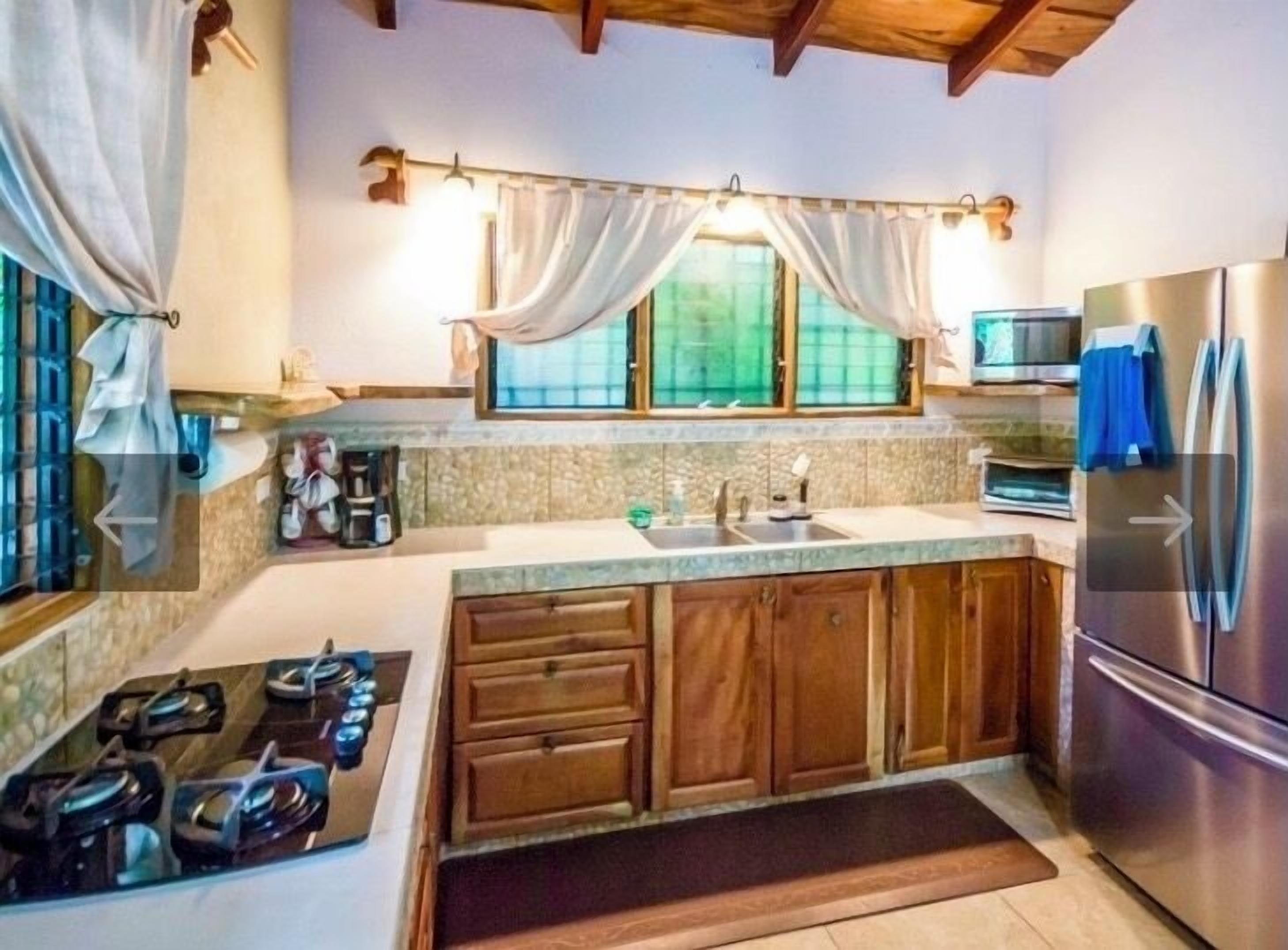 Fridge, oven, stovetop, coffee/tea maker