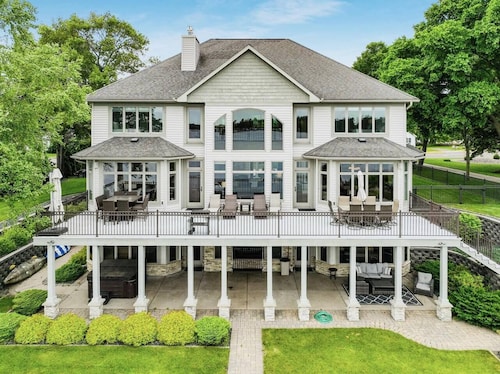 Downtown Lakefront Home on Lake Chetek w/hot tub & pontoon & jet ski rental