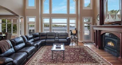 Downtown Lakefront Home on Lake Chetek w/hot tub & pontoon & jet ski rental