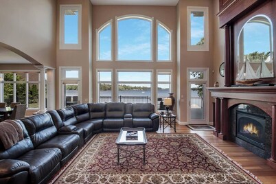 Downtown Lakefront Home on Lake Chetek w/hot tub & pontoon & jet ski rental