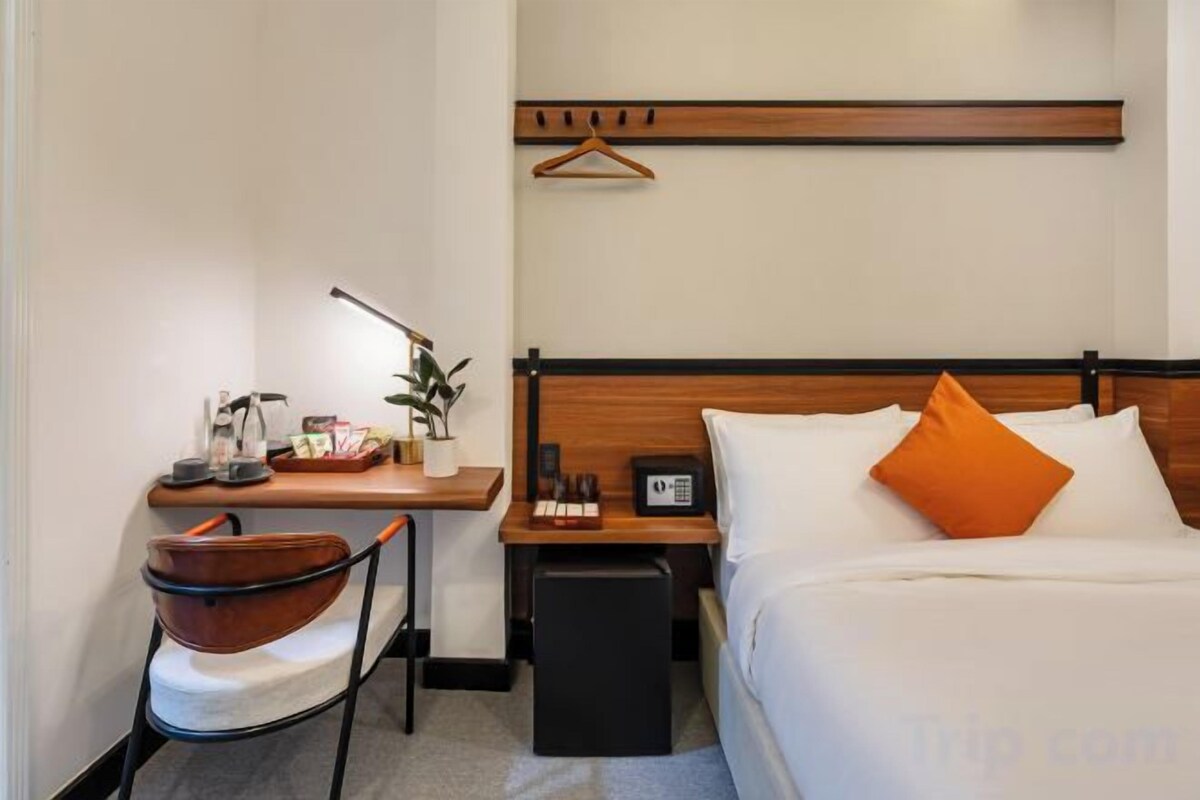 In-room safe, free WiFi, bed sheets