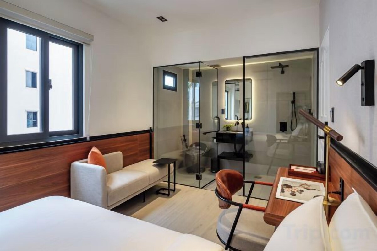 In-room safe, free WiFi, bed sheets