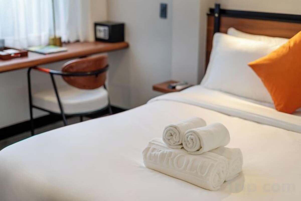 In-room safe, free WiFi, bed sheets