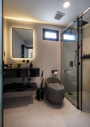 Deluxe Double Room | Bathroom