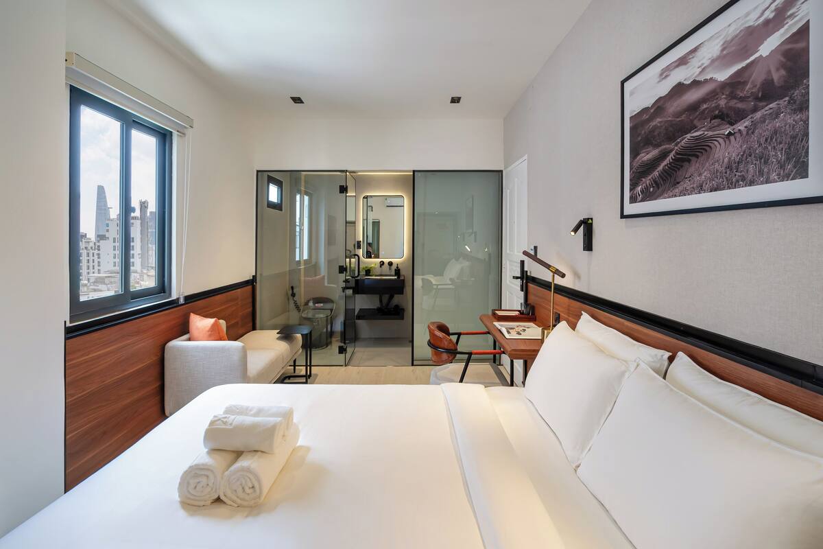 City Prime | Bathroom | Shower, hair dryer, slippers, towels