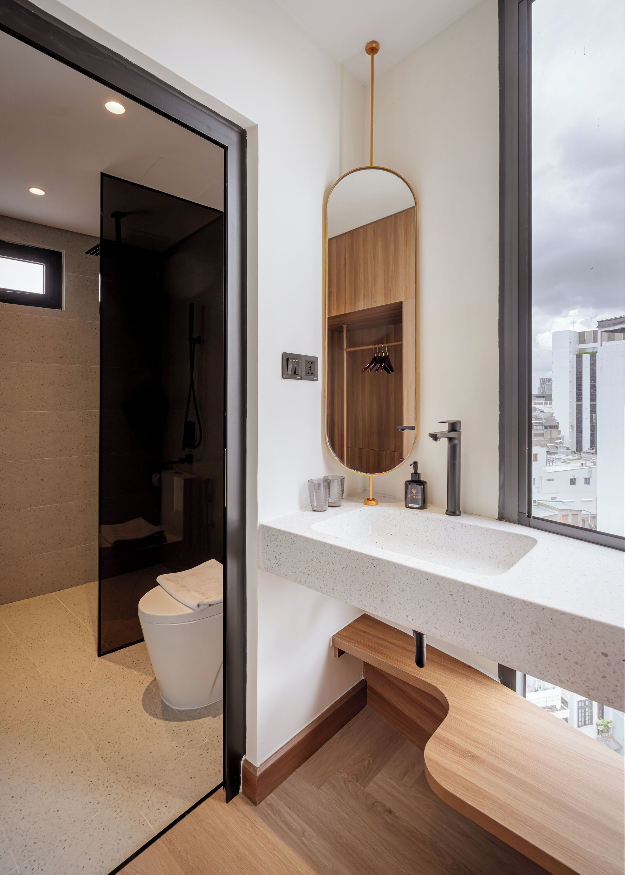 Family Suite | Bathroom | Shower, hair dryer, slippers, towels