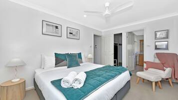 4 bedrooms, iron/ironing board, free WiFi, bed sheets