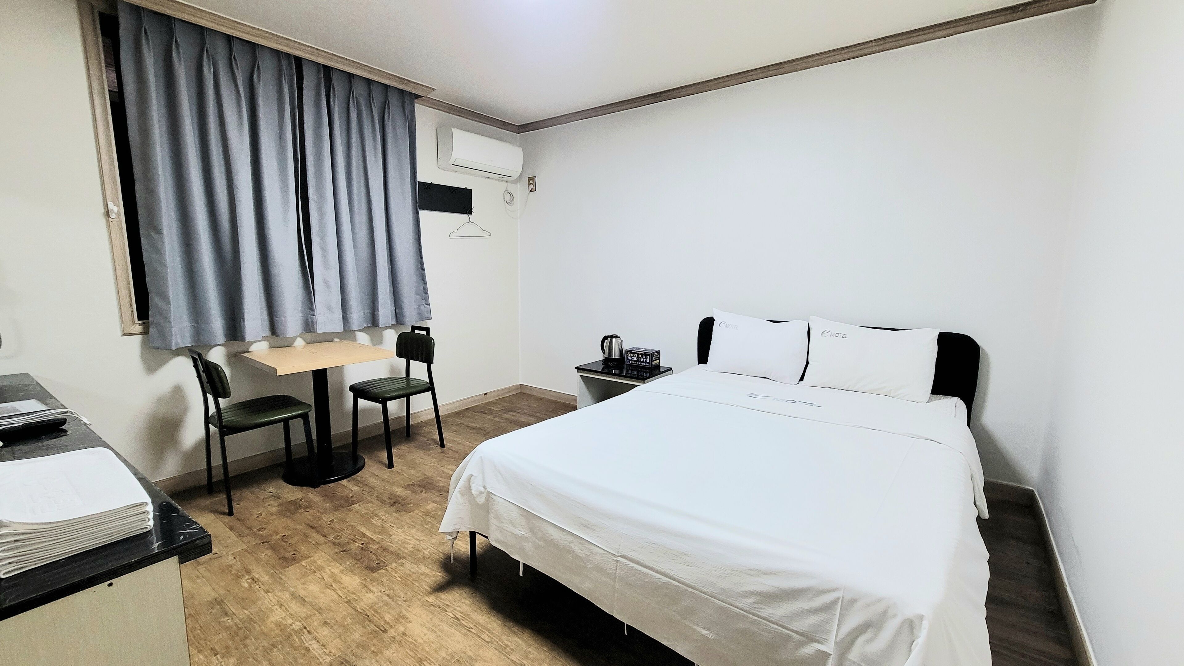 Yhden hengen perushuone | Ilmainen Wi-Fi, vuodevaatteet