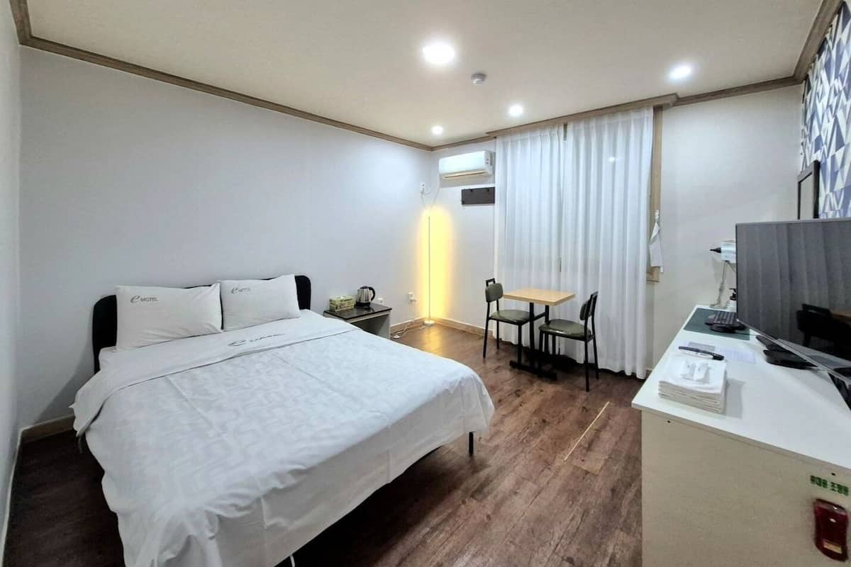 Business Room | Free WiFi, bed sheets