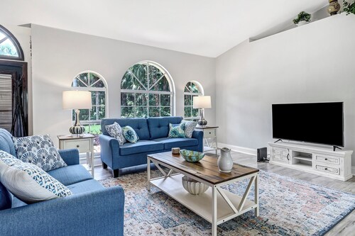 Charming 3-bedroom house with AC, WiFi in beautiful Naples