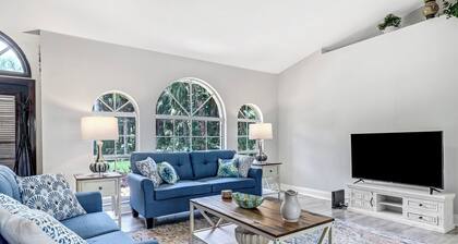 Charming 3-bedroom house with AC, WiFi in beautiful Naples