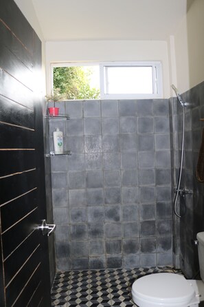 Classic Apartment, Balcony, Garden View | Bathroom