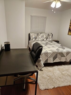 1 Schlafzimmer, Bügeleisen/Bügelbrett, Bettwäsche