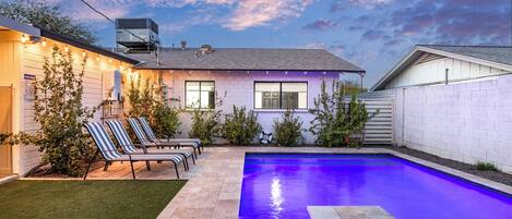 Een verwarmd zwembad