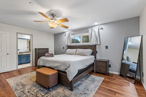 4 bedrooms, desk, iron/ironing board, free WiFi - Doral Way | 4BR/3BA | Spend Spring in Flagstaff! (Flagstaff)