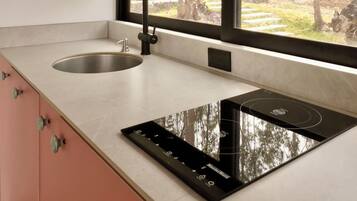 Fridge, microwave, stovetop, blender