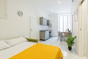 1 slaapkamer, een strijkplank/strijkijzer, wifi, beddengoed
