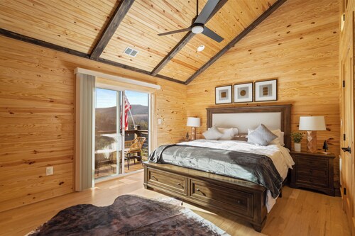 The Overlook Lodge - Exclusive 5BR Luxury Retreat with Panoramic Views