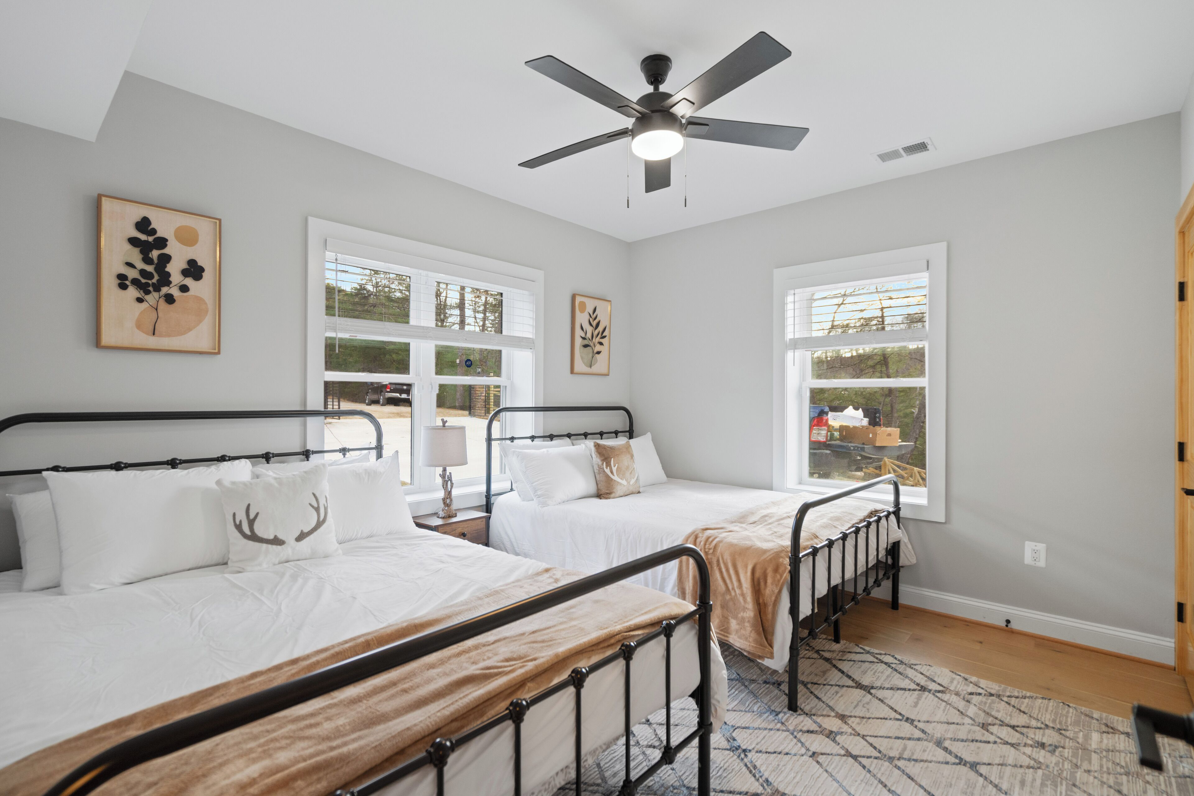 5 bedrooms, desk, travel cot, free WiFi