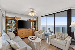 TV - Free Activities! 8th Floor! Cozy Condo Right On The Beach! (Panama City Beach)