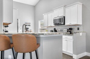 Fridge, microwave, oven, stovetop - ⚓ New! Boho Bungalow, Heated Pool, Community Amenities, & More! ⚓ (Bradenton)