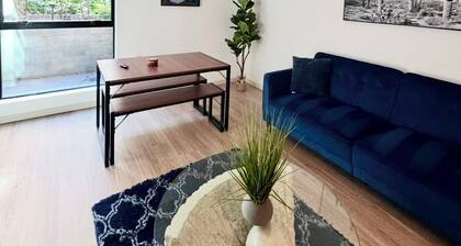 Nice Hollywood Blvd. Apartment with FREE PARKING