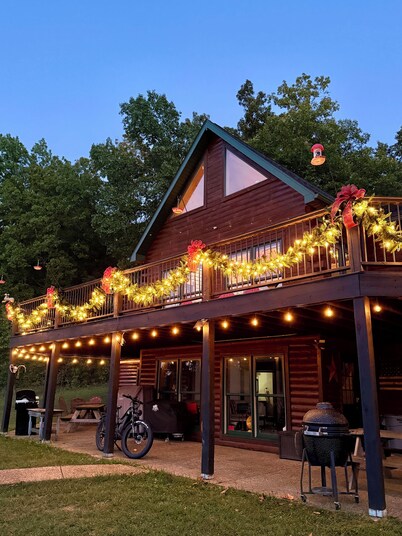 Secluded 5-Bedroom Lodge with Private Lake – Perfect for Large Groups!