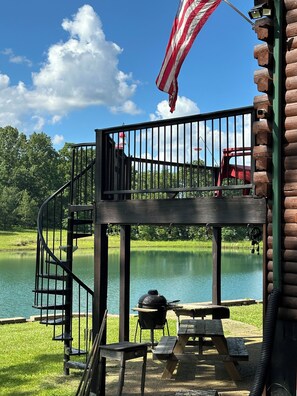 Property grounds - Secluded 5-Bedroom Lodge with Private Lake – Perfect for Large Groups! (Perryville)
