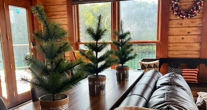 Secluded 5-Bedroom Lodge with Private Lake â Perfect for Large Groups!