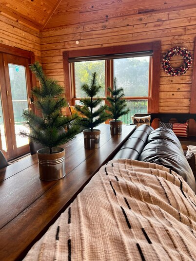Secluded 5-Bedroom Lodge with Private Lake – Perfect for Large Groups!
