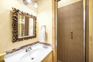 Shower, hair dryer, towels - Big Thyme Carriage House - Close to dining and shopping! Access to 4 community pools! (Rosemary Beach)