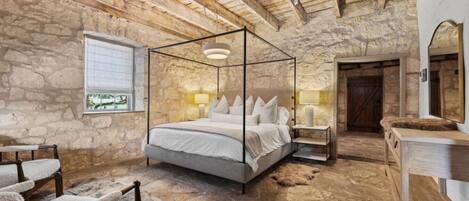 8 多间卧室、办公桌、熨斗/熨衣板、WiFi