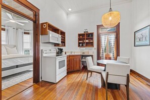 Interior - Baron's Creek Ranch | Big Groups | 3 Homes (Fredericksburg)