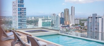 Apt 2 bedroom free parking  and pool