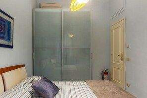 1 chambre, fer et planche à repasser, Wi-Fi, literie fournie